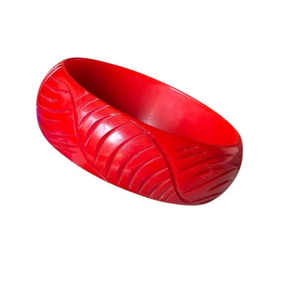 Carved Red Bakelite Bangle Bracelet - Picture 2 of 4